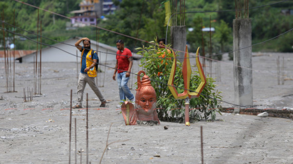 बाढीपछि बगर बनेको मेलम्ची (तस्बिरहरू)